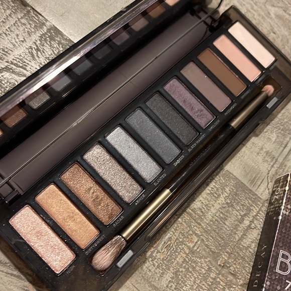 💋3 Urban Decay Shadow Palettes 💋 - Picture 3 of 5